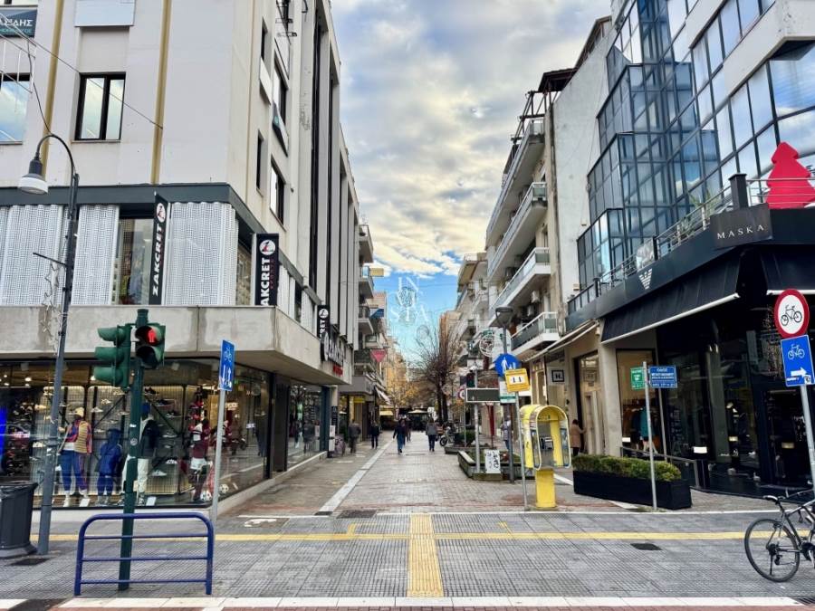 (Προς Πώληση) Επαγγελματικός Χώρος Κτίριο || Ν. Λάρισας/Λάρισα - 327 τ.μ, 1€ 